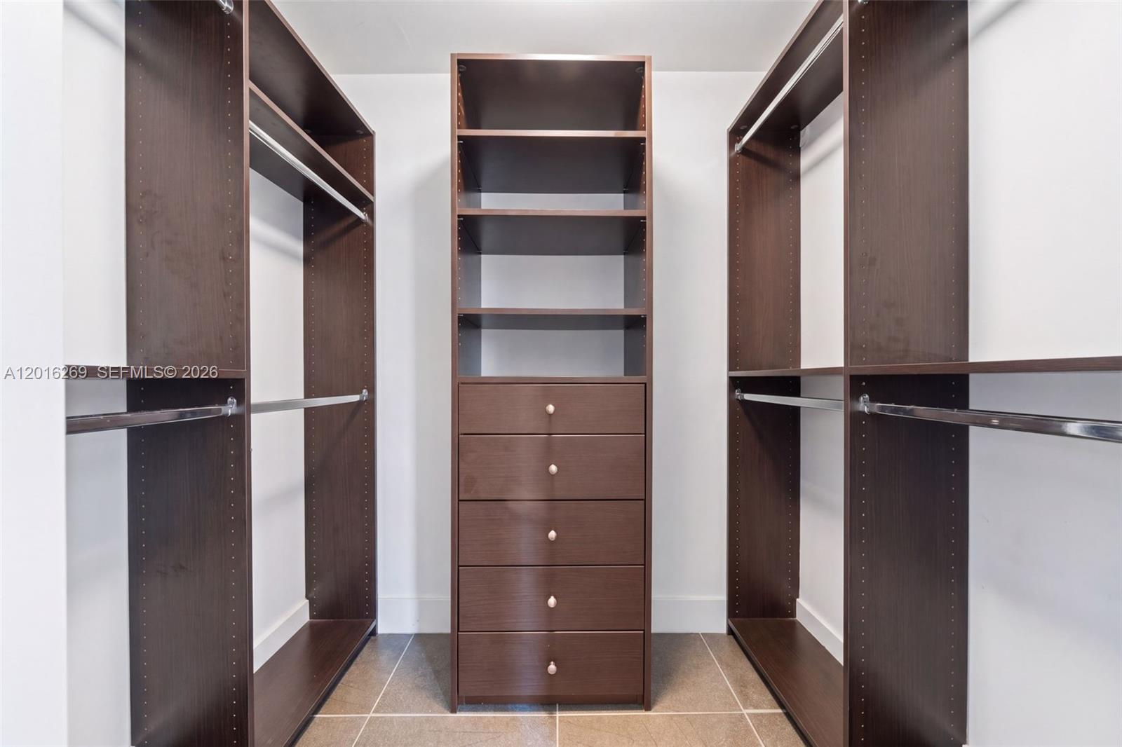 MET 1 CONDO - Residential