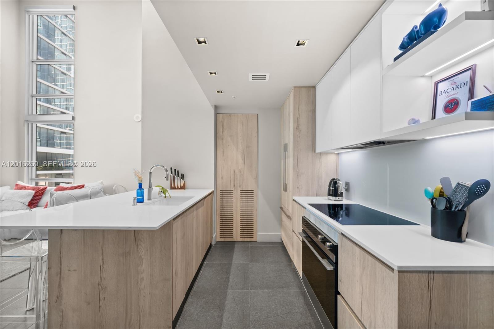 MET 1 CONDO - Residential
