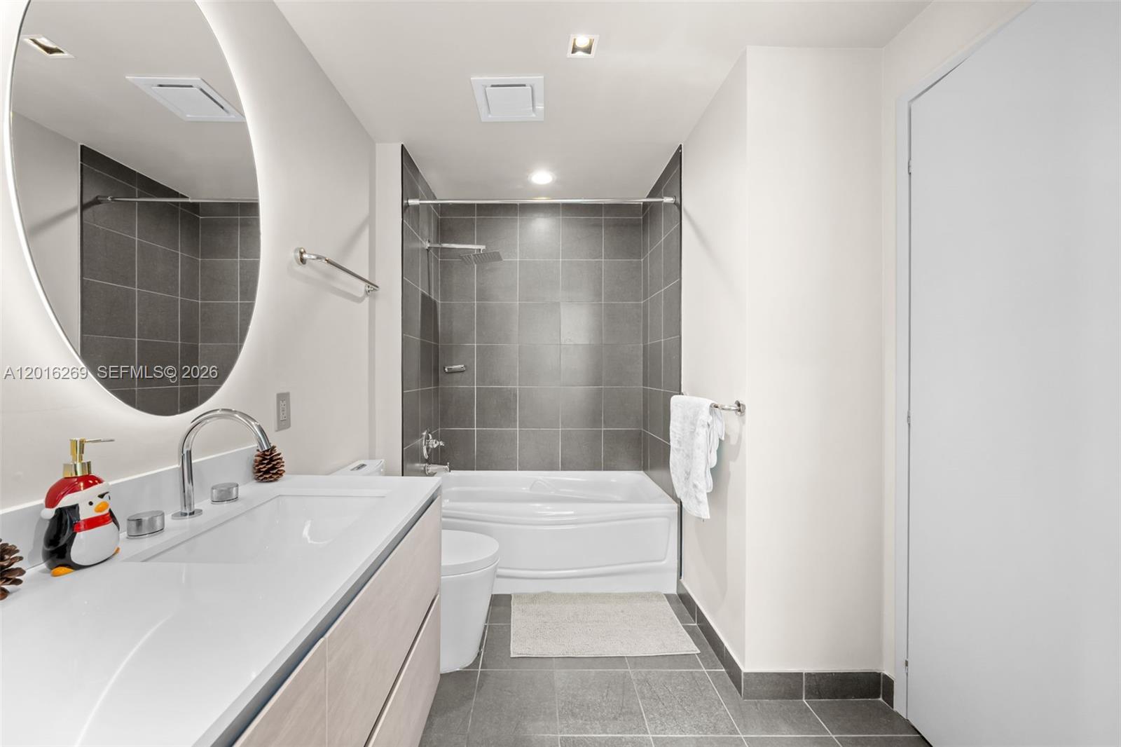 MET 1 CONDO - Residential