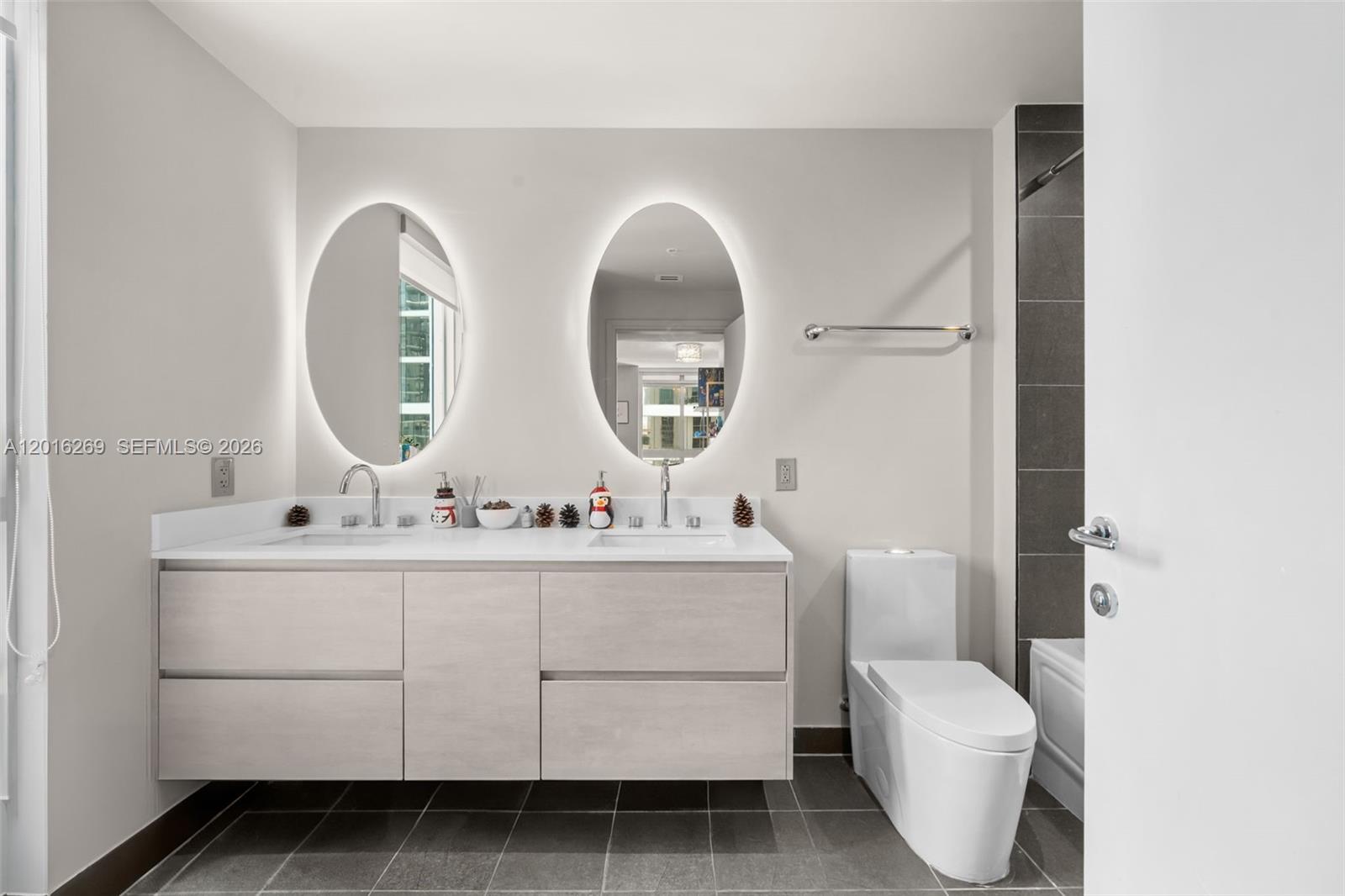 MET 1 CONDO - Residential