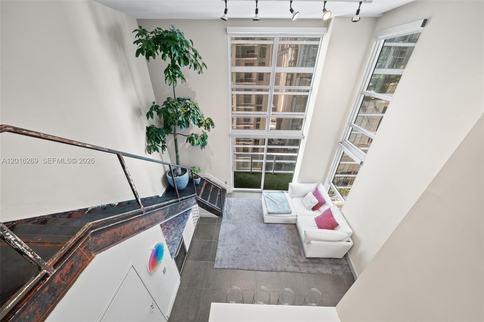 MET 1 CONDO - Residential