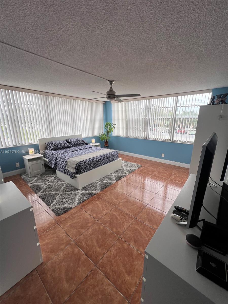 BAYVIEW TOWERS CONDO SOUT - Residential
