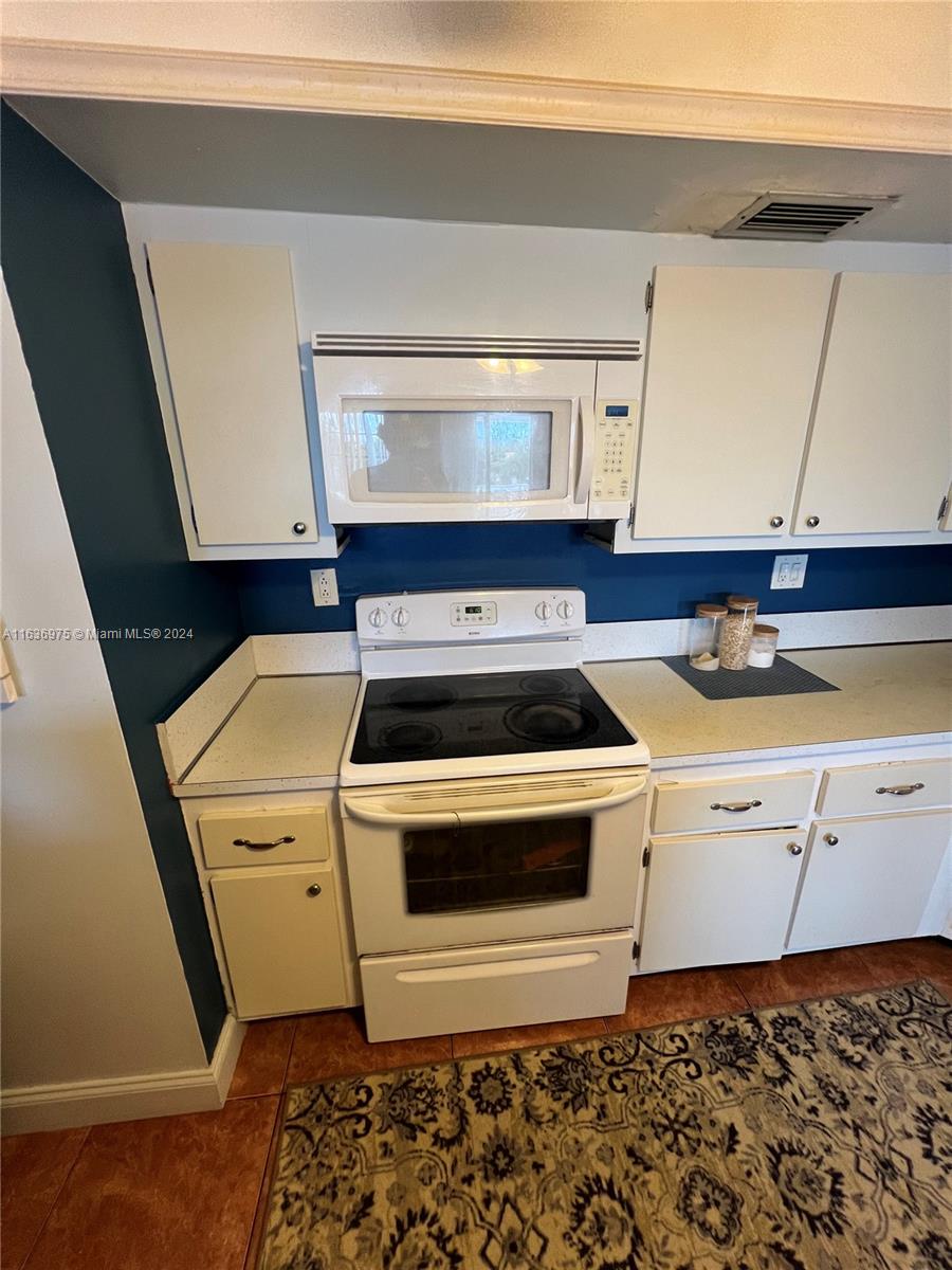 BAYVIEW TOWERS CONDO SOUT - Residential