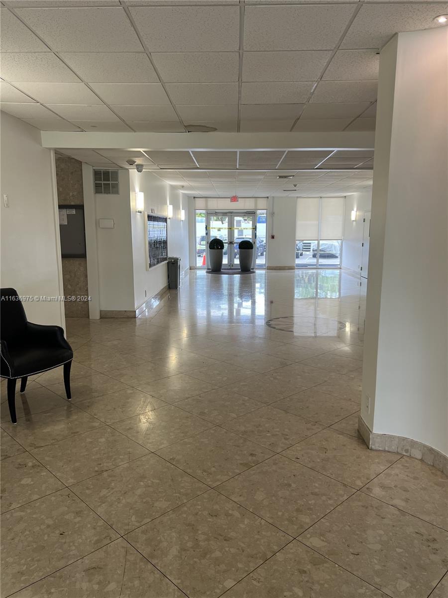 BAYVIEW TOWERS CONDO SOUT - Residential