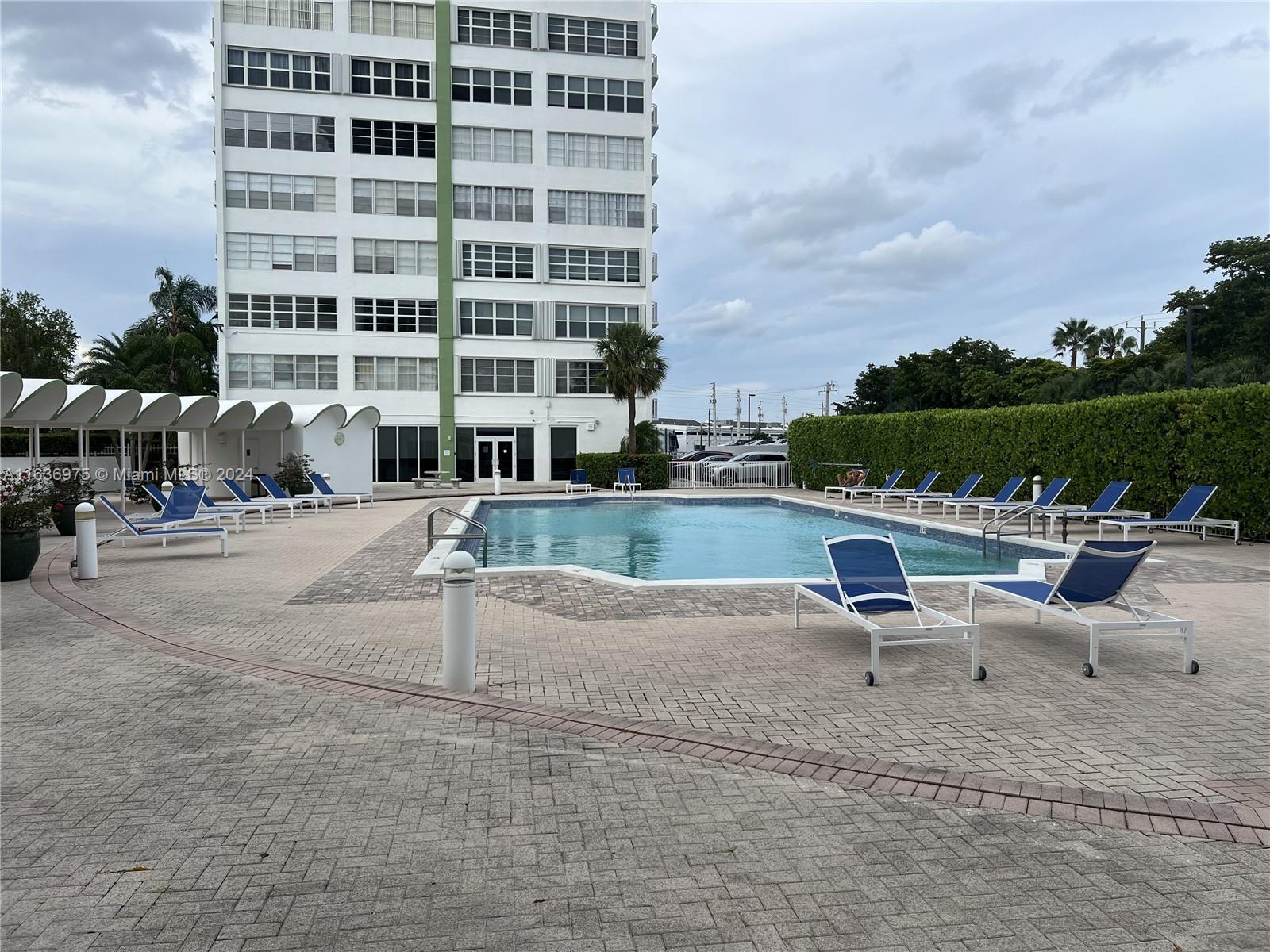 BAYVIEW TOWERS CONDO SOUT - Residential