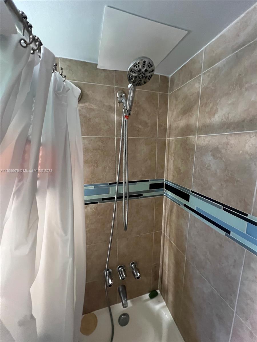 BAYVIEW TOWERS CONDO SOUT - Residential