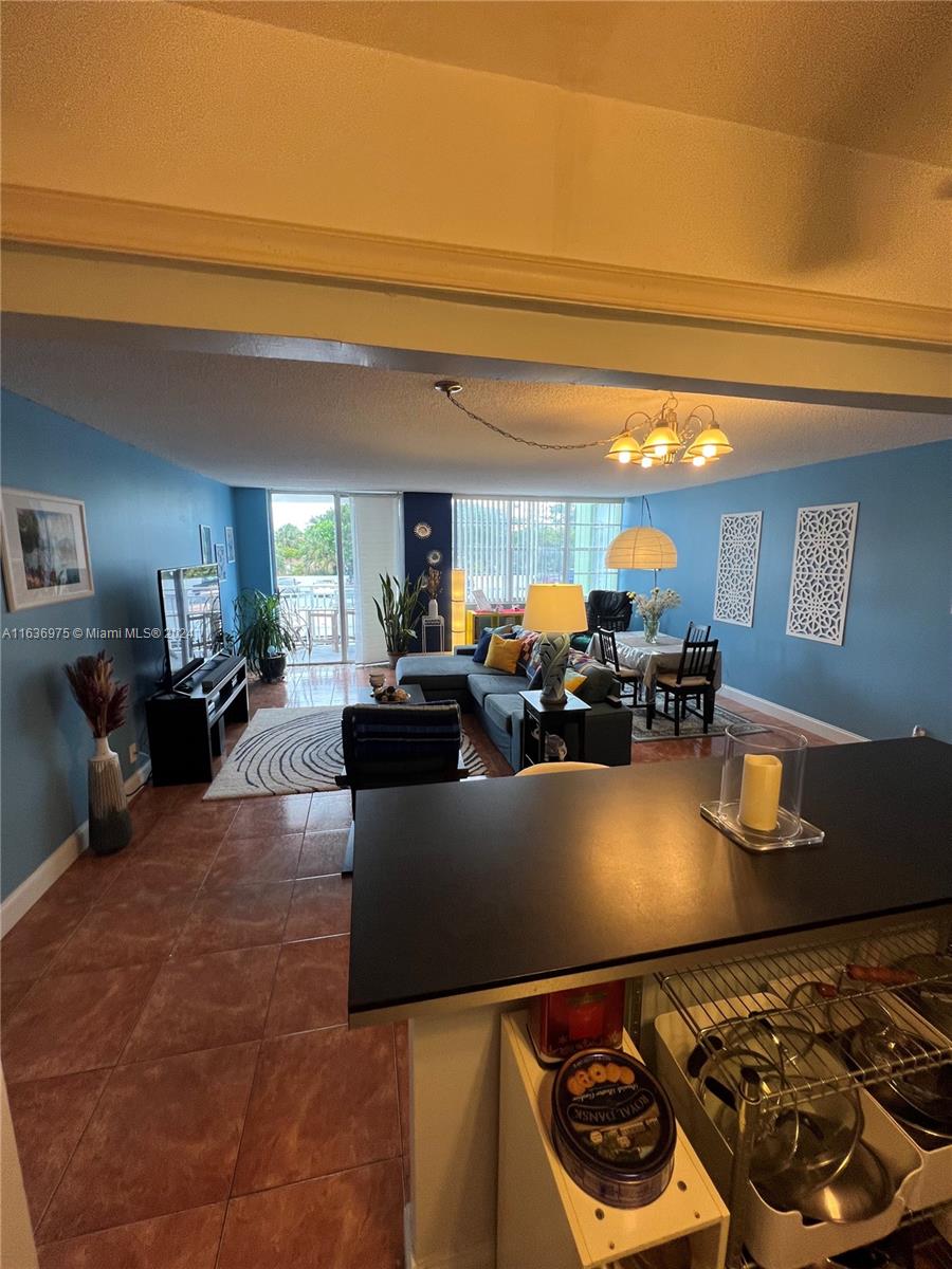 BAYVIEW TOWERS CONDO SOUT - Residential