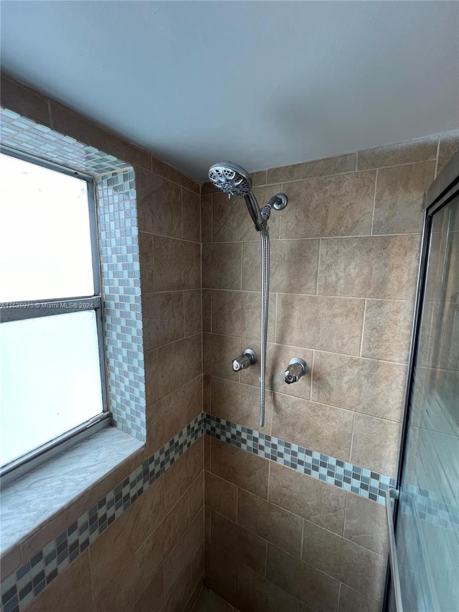 BAYVIEW TOWERS CONDO SOUT - Residential
