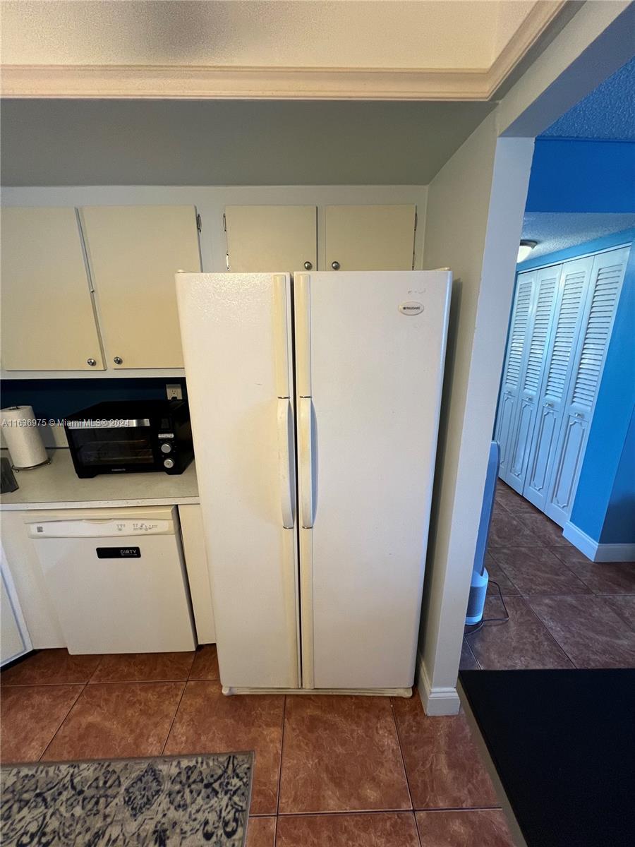 BAYVIEW TOWERS CONDO SOUT - Residential