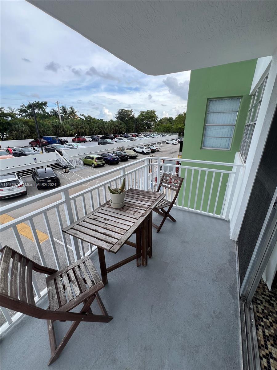 BAYVIEW TOWERS CONDO SOUT - Residential