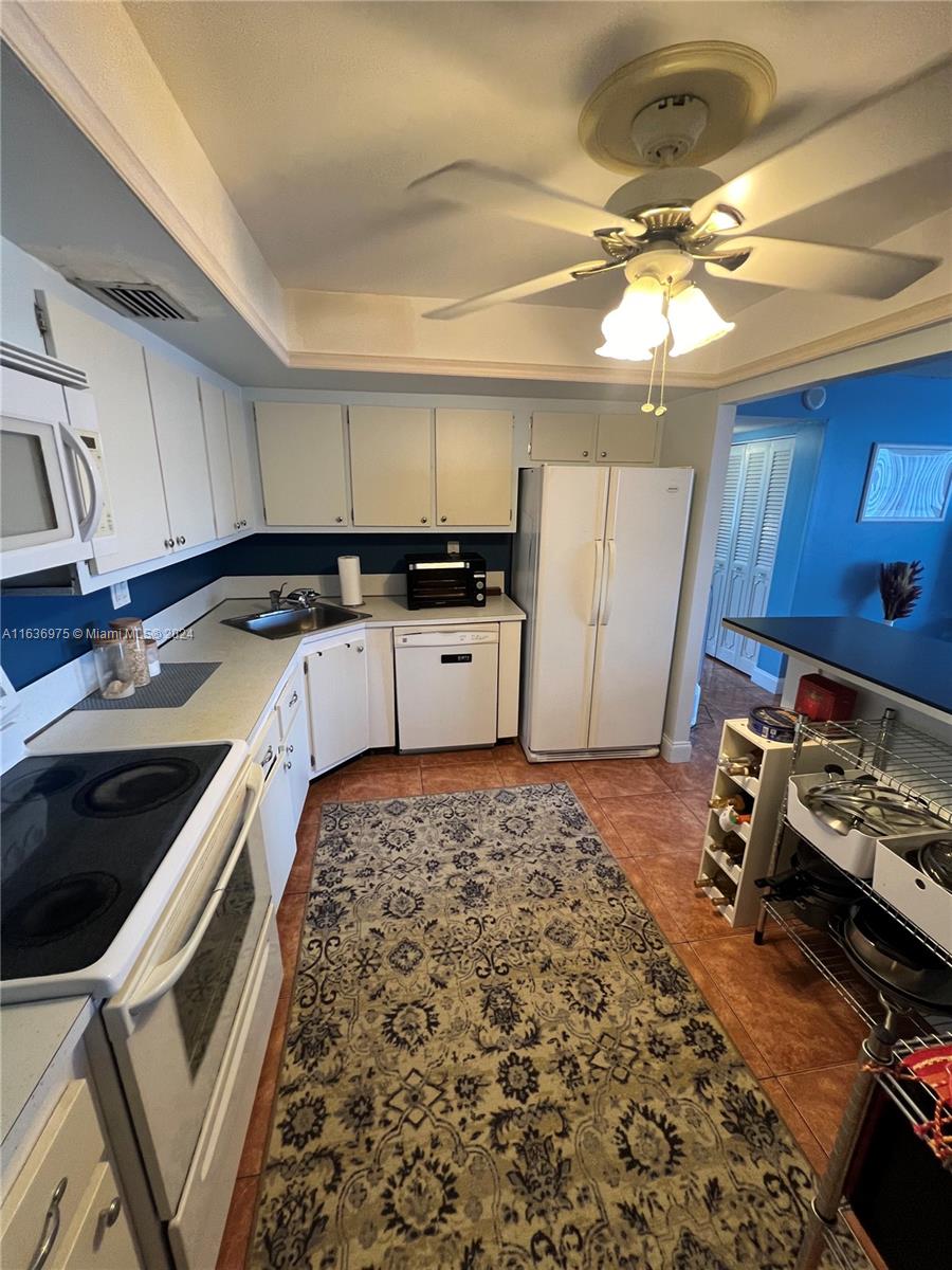 BAYVIEW TOWERS CONDO SOUT - Residential