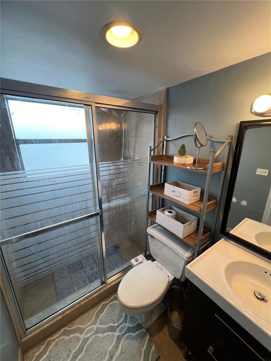 BAYVIEW TOWERS CONDO SOUT - Residential