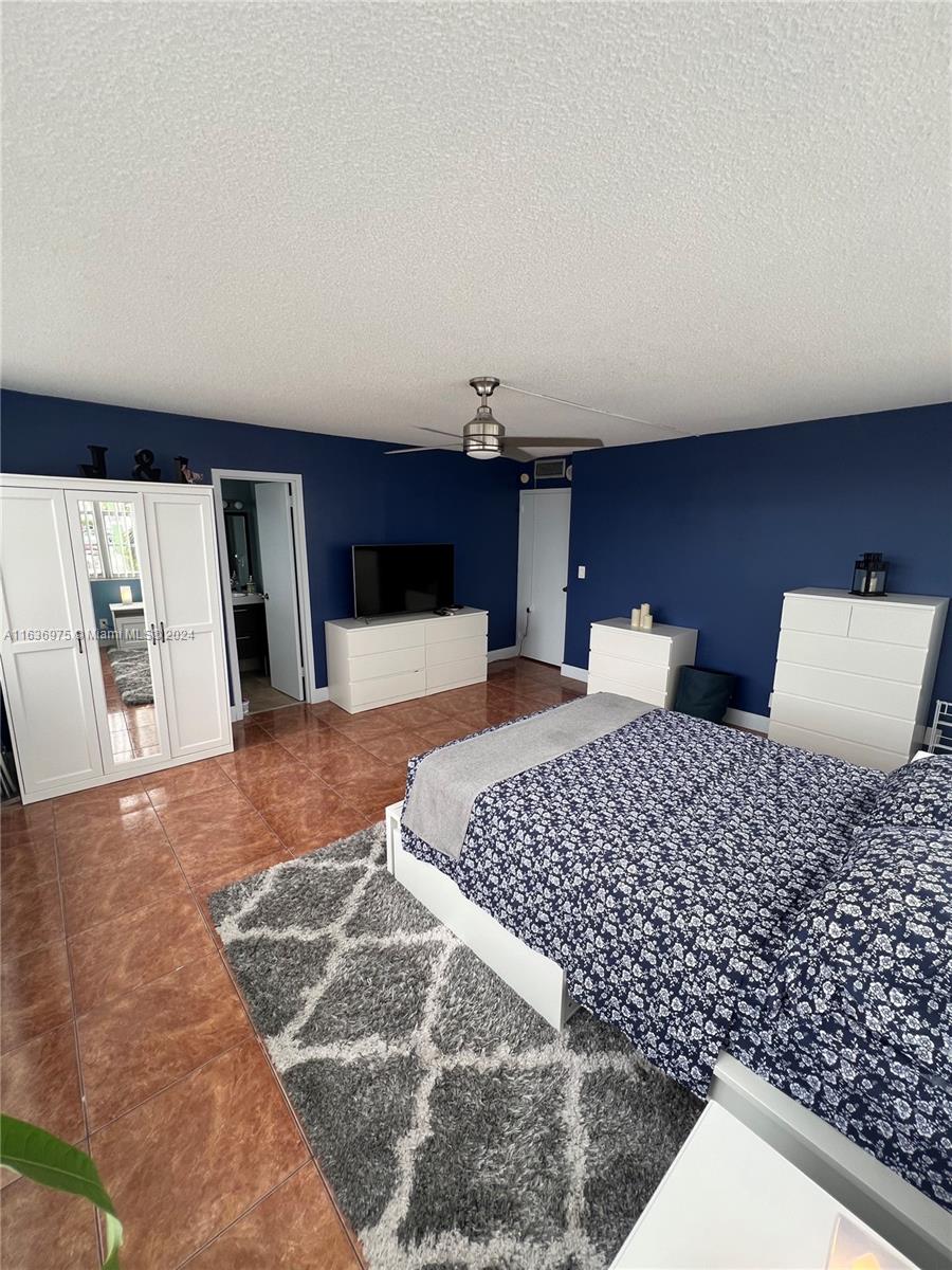 BAYVIEW TOWERS CONDO SOUT - Residential