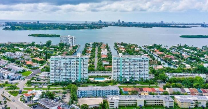 BAYVIEW TOWERS CONDO SOUT - Residential