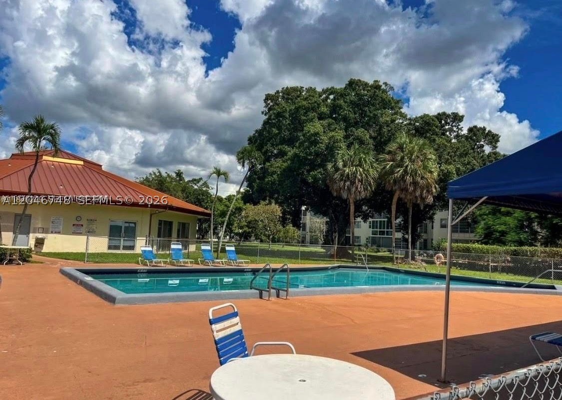 CYPRESS CHASE CONDO NO 6 - Residential