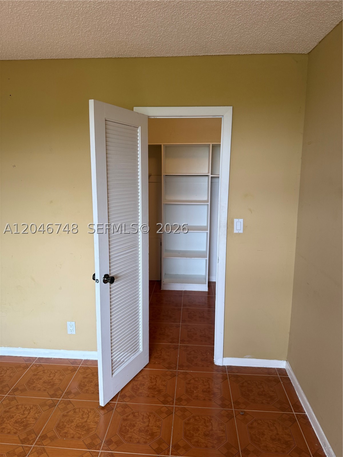 CYPRESS CHASE CONDO NO 6 - Residential
