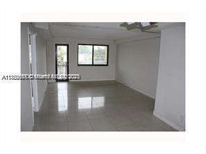 YACHT CLUB CONDO (THE) - Residential