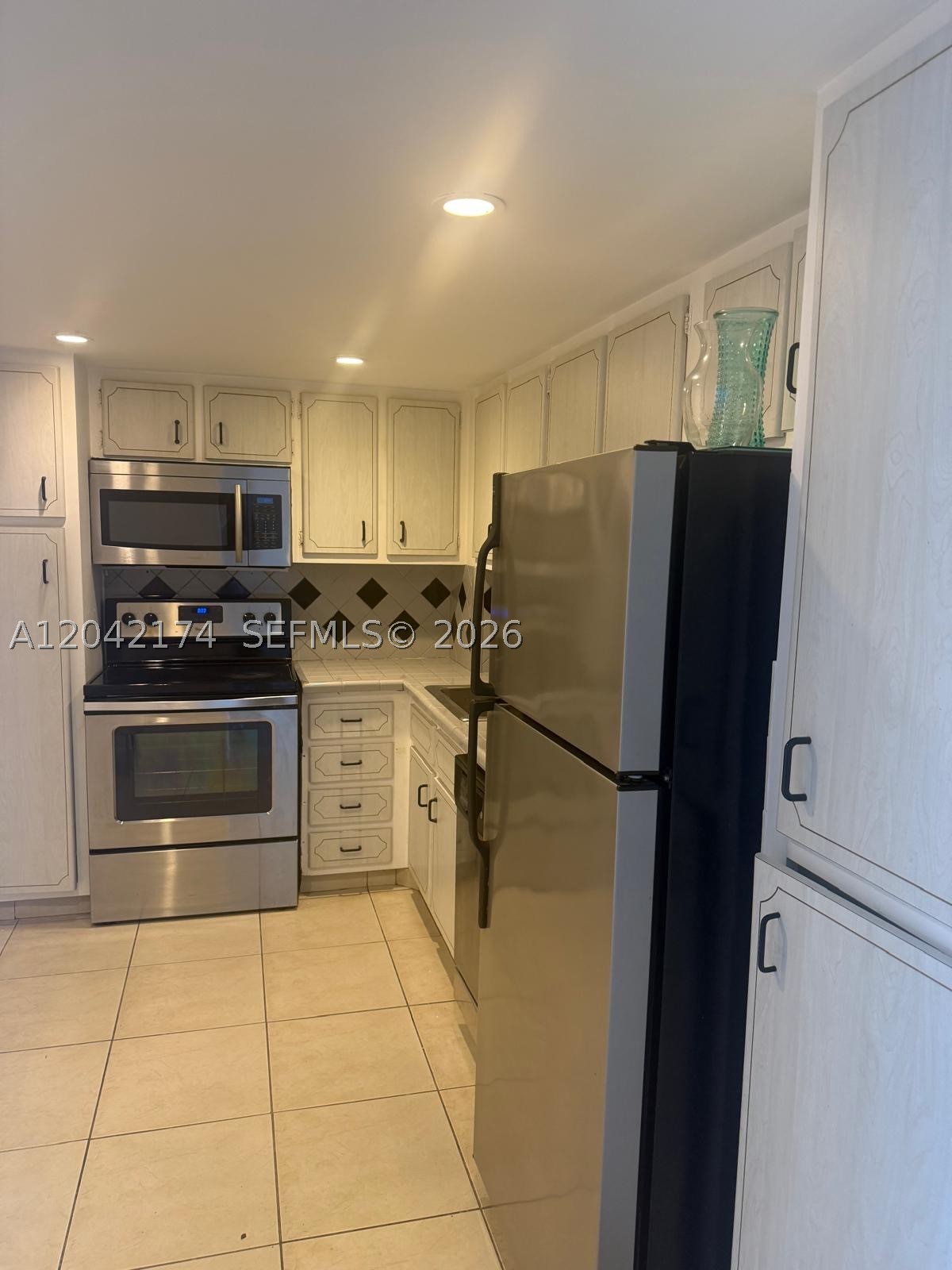 THE CARRIAGE CLUB NORTH C - Residential Lease