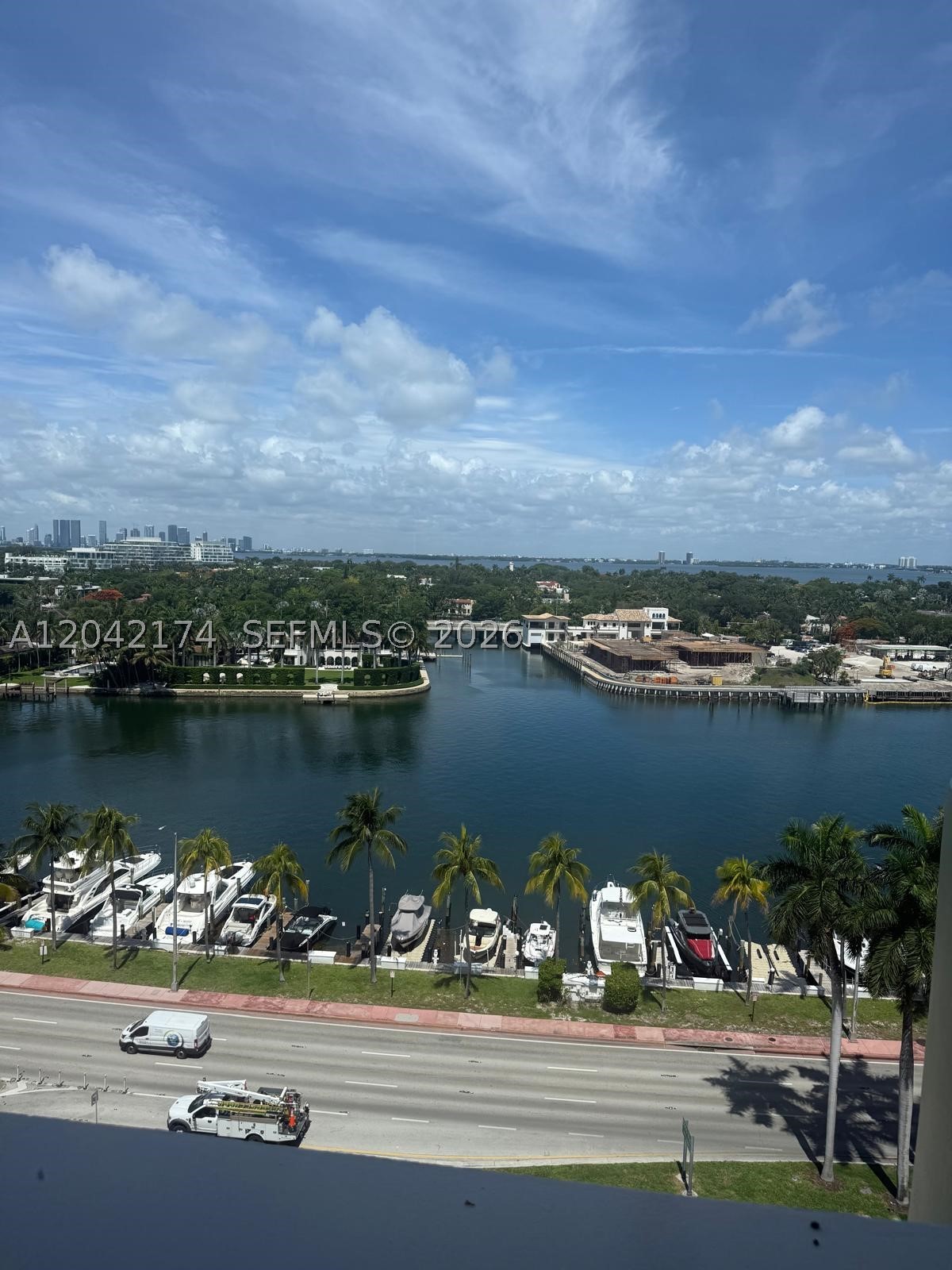 BEACH LUXURY UNIT FOR RENT  " BEST DEAL " THIS BUILDING HAS IT ALL, 24-HOUR SECURITY, CONCIERGE, IN-HOUSE MANAGEMENT, POOL, GYM, RESTAURANT, AND MUCH MORE.
WANT TO LIVE ON THE OCEAN? DON'T WASTE TIME AND HURRY UP !!!