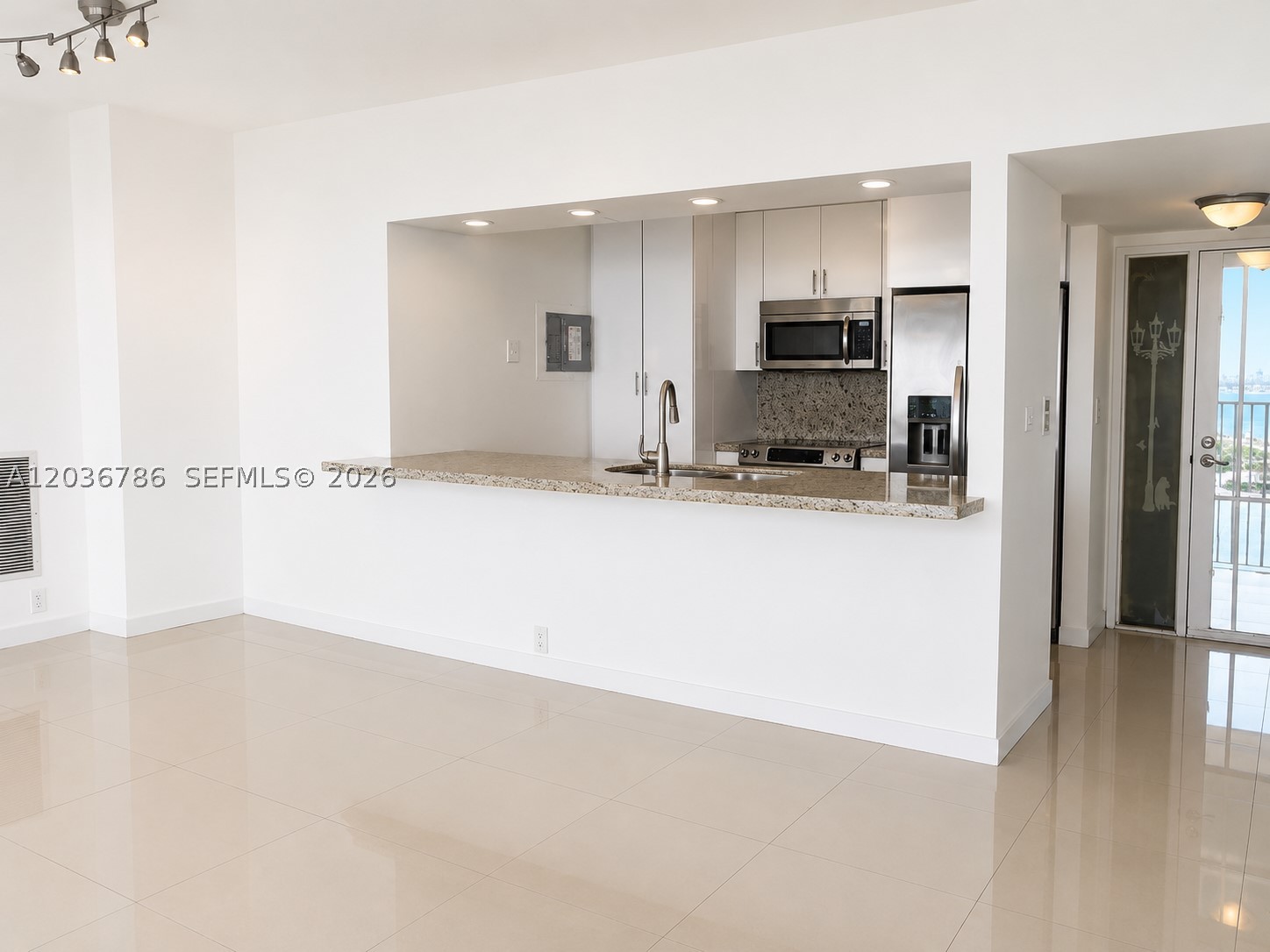THE GRANDVIEW PALACE COND - Residential Lease
