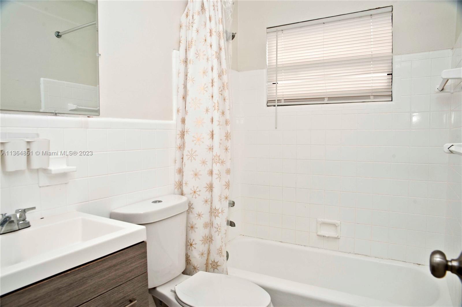 HOLLYWOOD LITTLE RANCHES - Residential Lease
