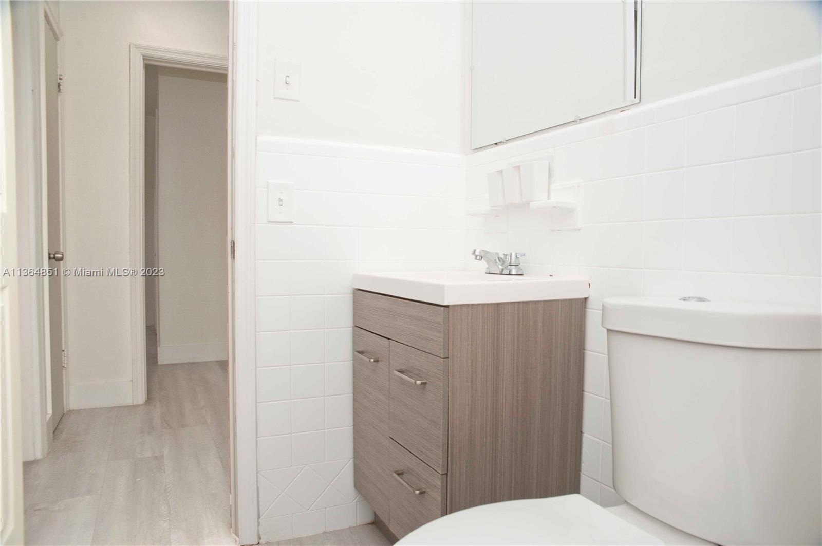 HOLLYWOOD LITTLE RANCHES - Residential Lease