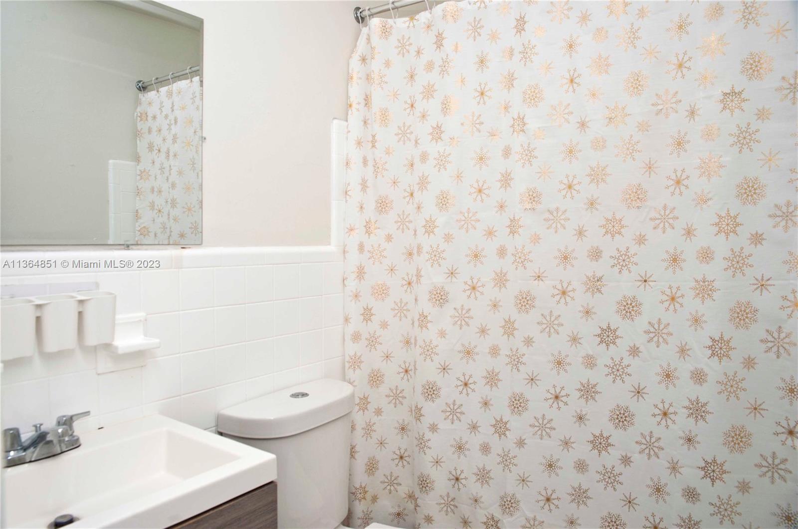 HOLLYWOOD LITTLE RANCHES - Residential Lease