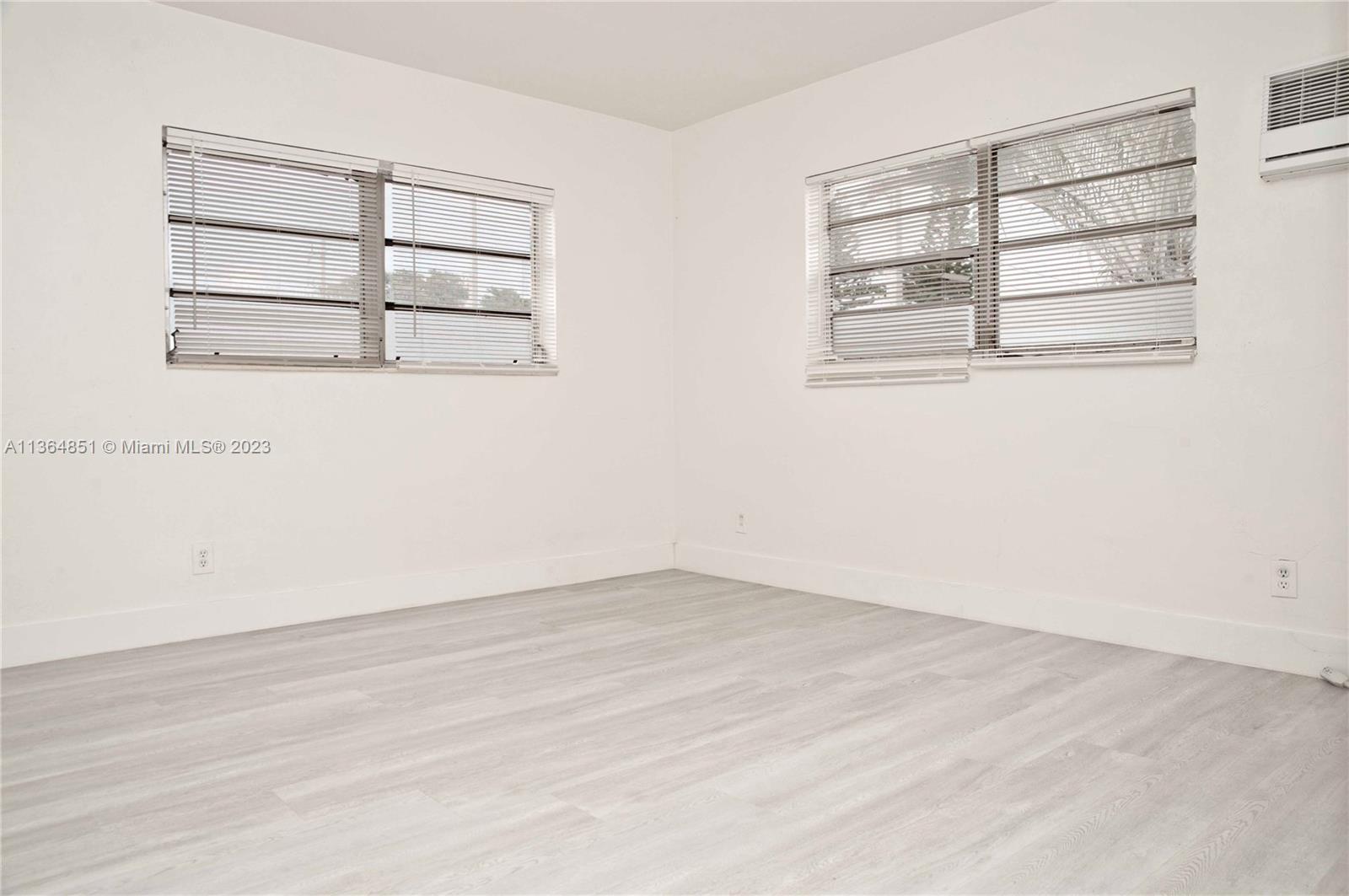 HOLLYWOOD LITTLE RANCHES - Residential Lease