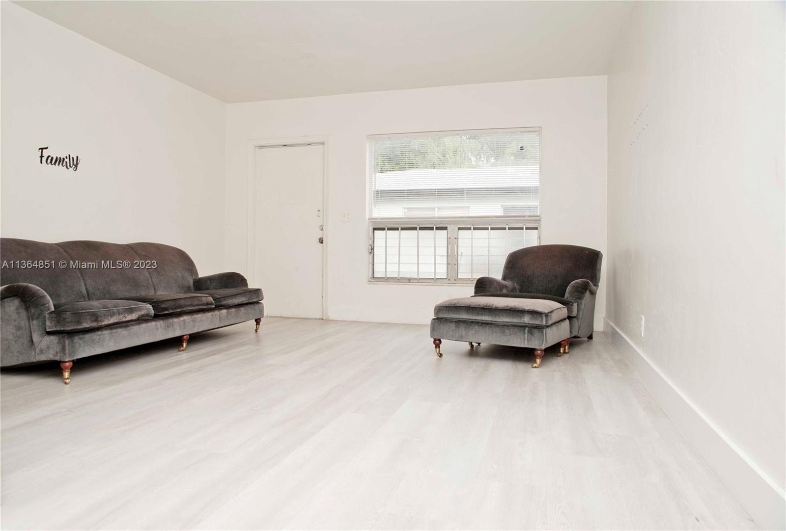 HOLLYWOOD LITTLE RANCHES - Residential Lease