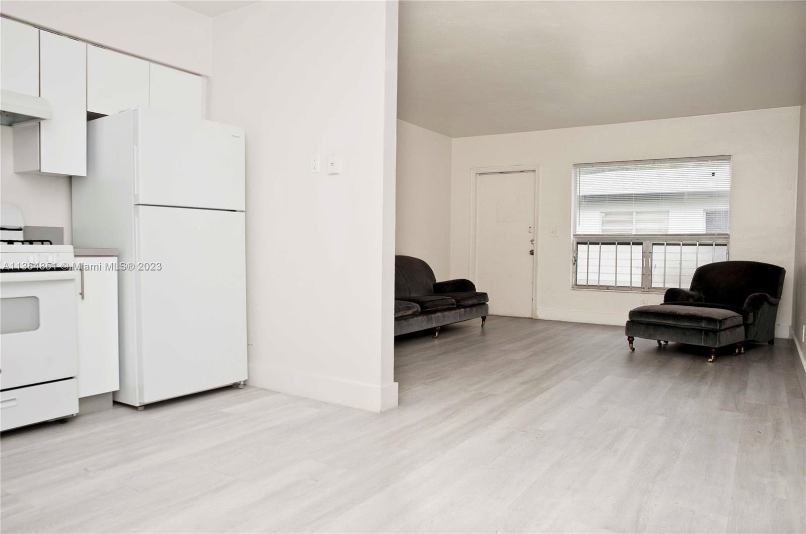 HOLLYWOOD LITTLE RANCHES - Residential Lease