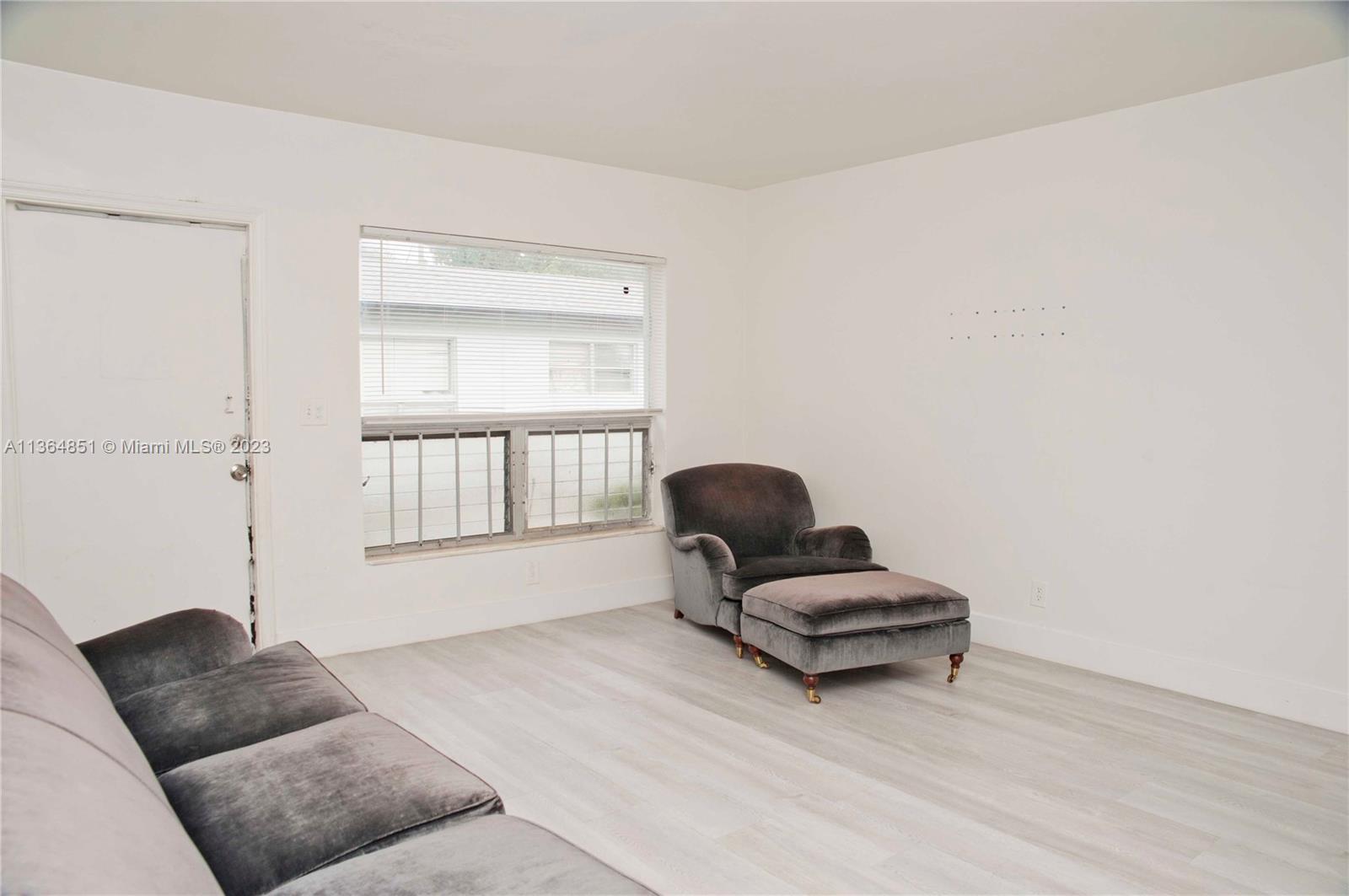 HOLLYWOOD LITTLE RANCHES - Residential Lease