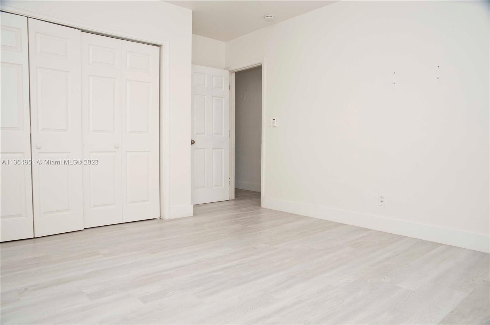 HOLLYWOOD LITTLE RANCHES - Residential Lease