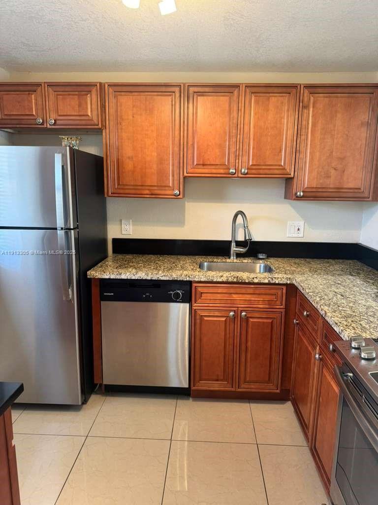 LAUDERDALE OAKS CONDO XII - Residential