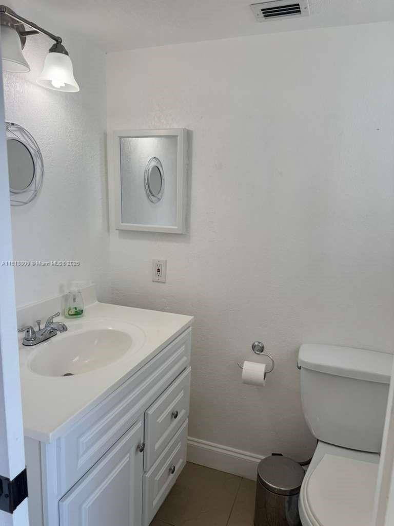 LAUDERDALE OAKS CONDO XII - Residential