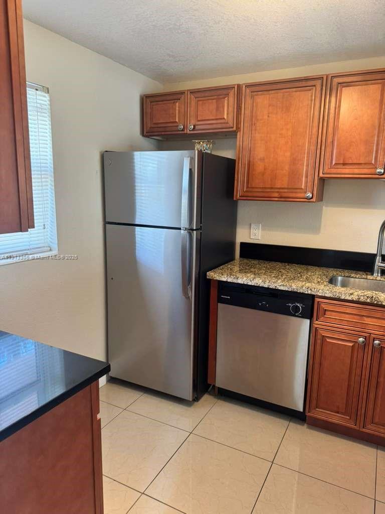 LAUDERDALE OAKS CONDO XII - Residential