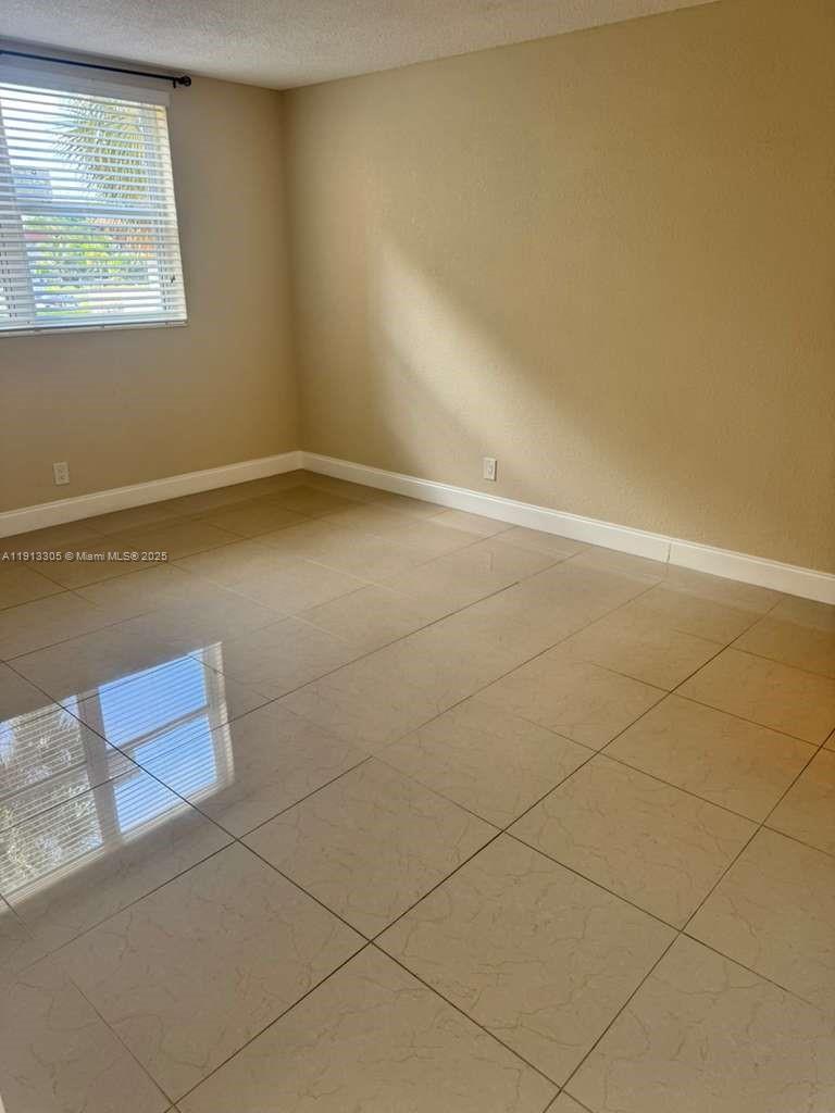 LAUDERDALE OAKS CONDO XII - Residential