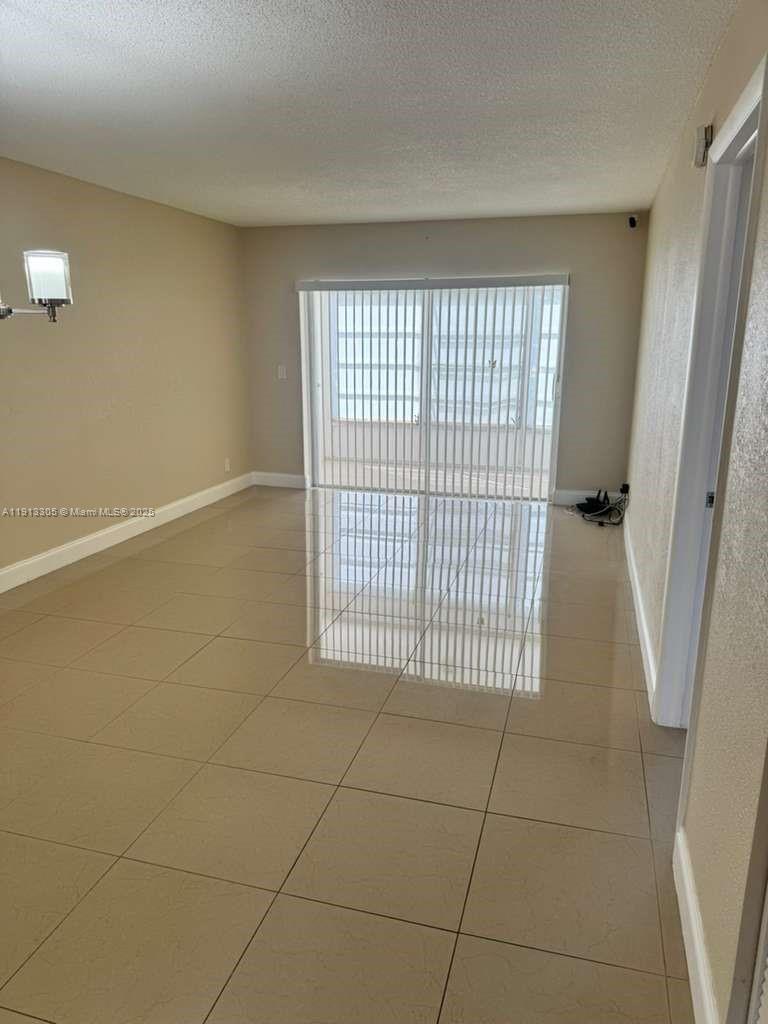 LAUDERDALE OAKS CONDO XII - Residential