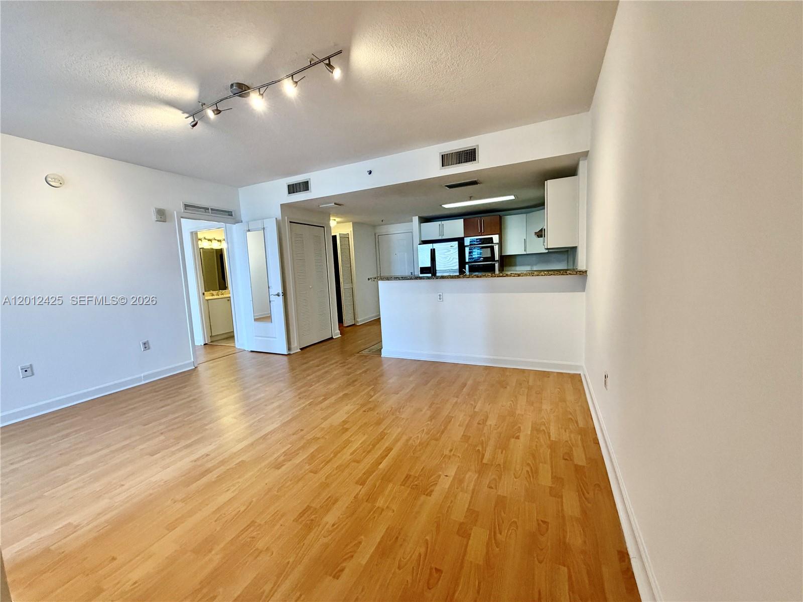 THE SAIL CONDO - Residential