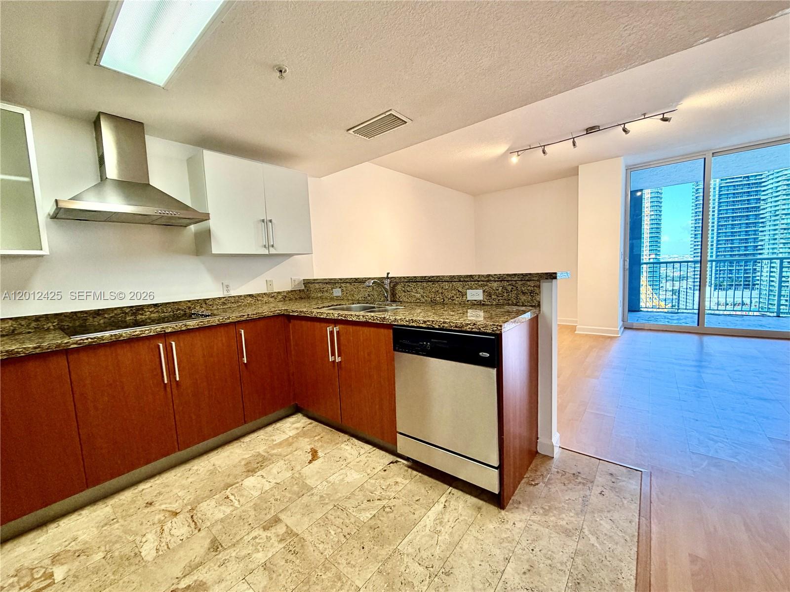 THE SAIL CONDO - Residential