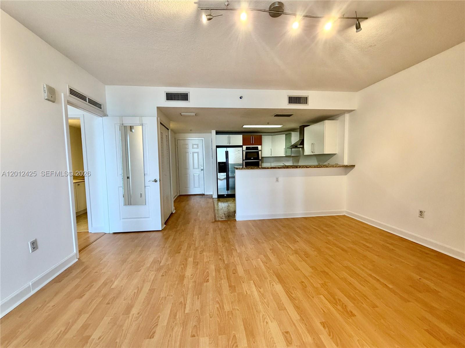 THE SAIL CONDO - Residential
