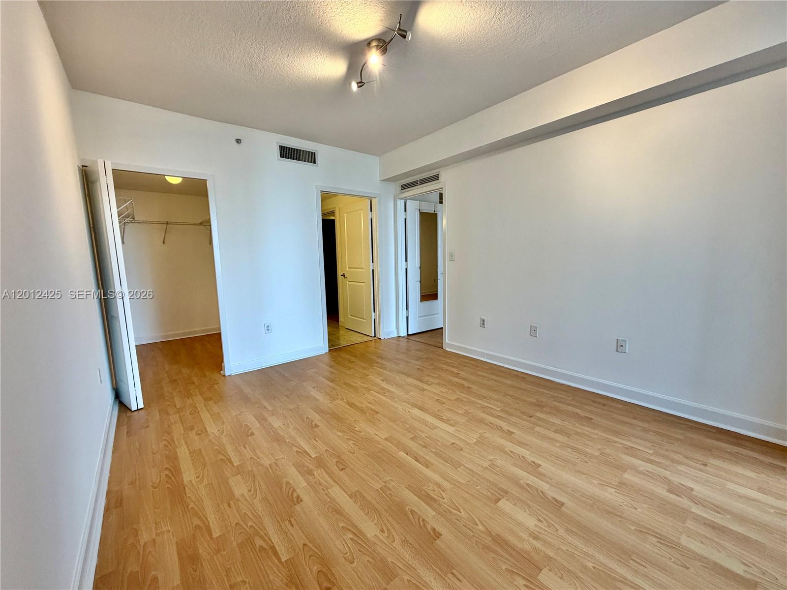 THE SAIL CONDO - Residential