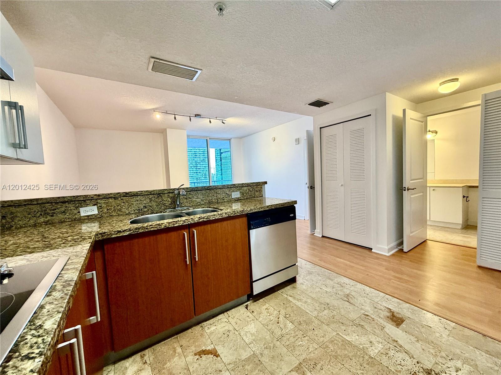 THE SAIL CONDO - Residential