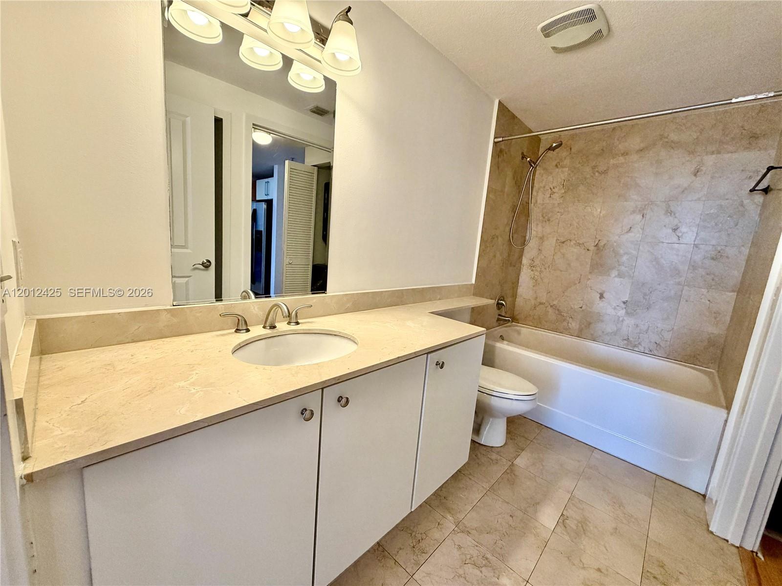 THE SAIL CONDO - Residential