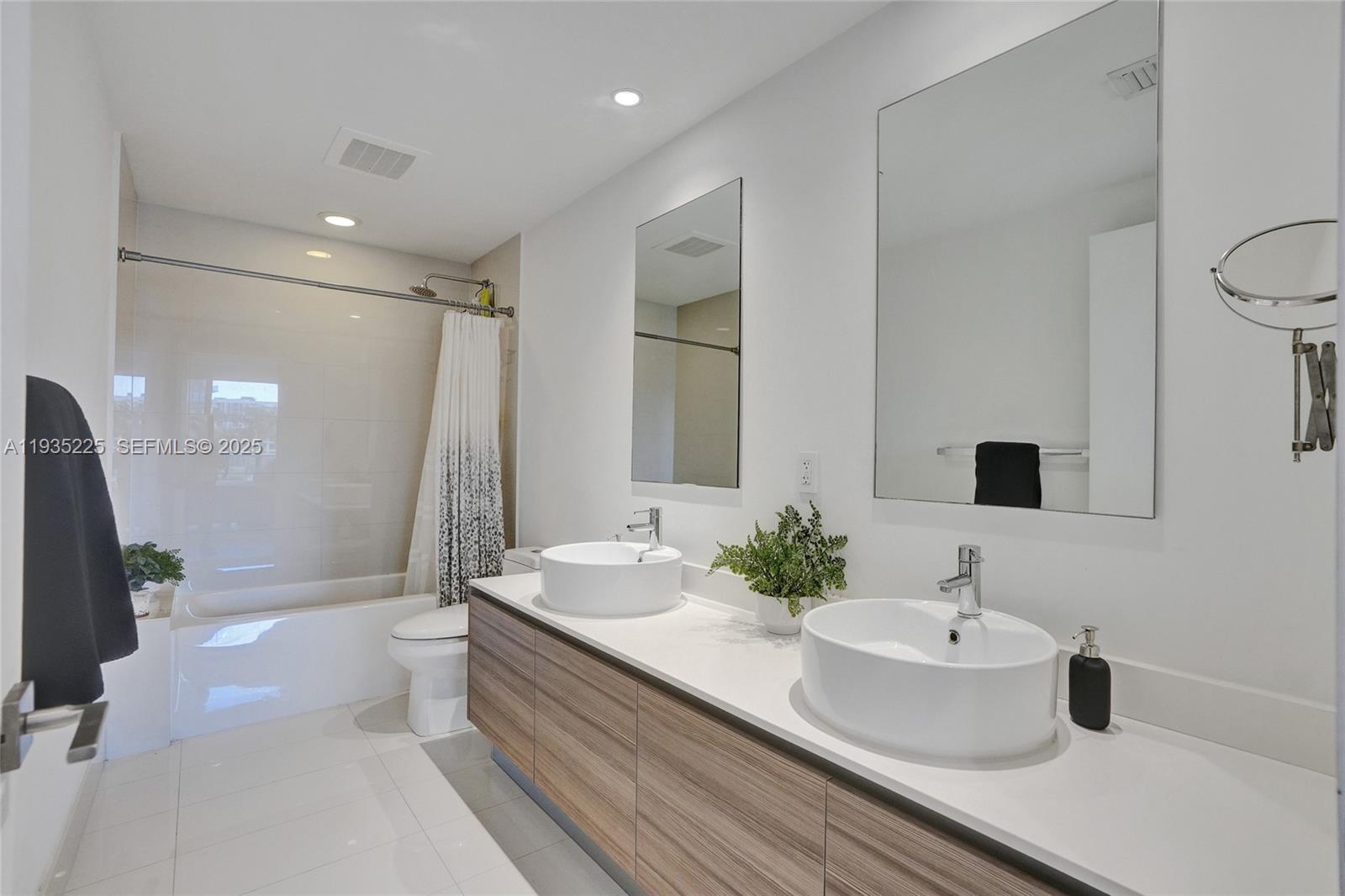 3401 MIDTOWN CONDO - Residential