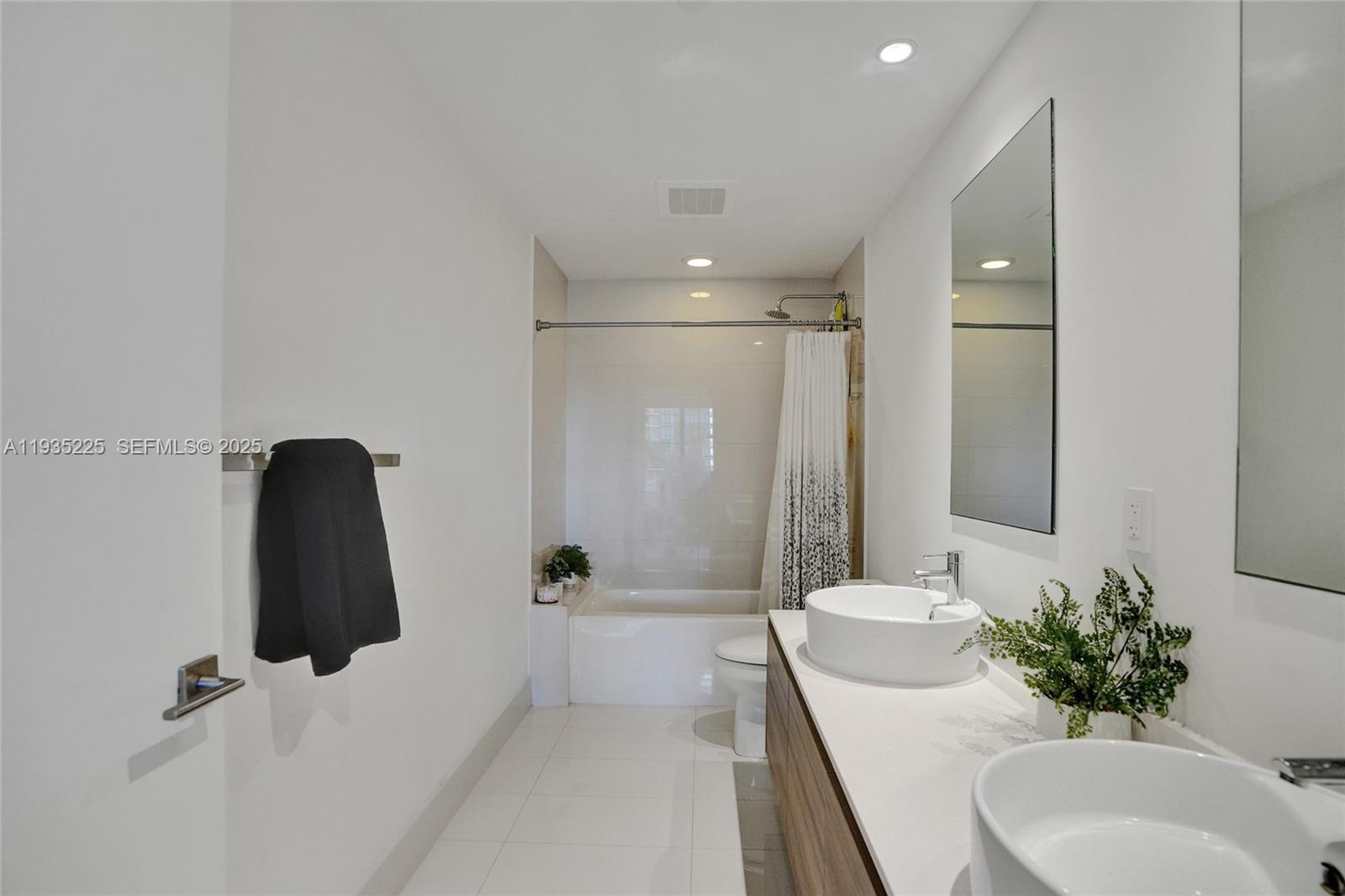 3401 MIDTOWN CONDO - Residential