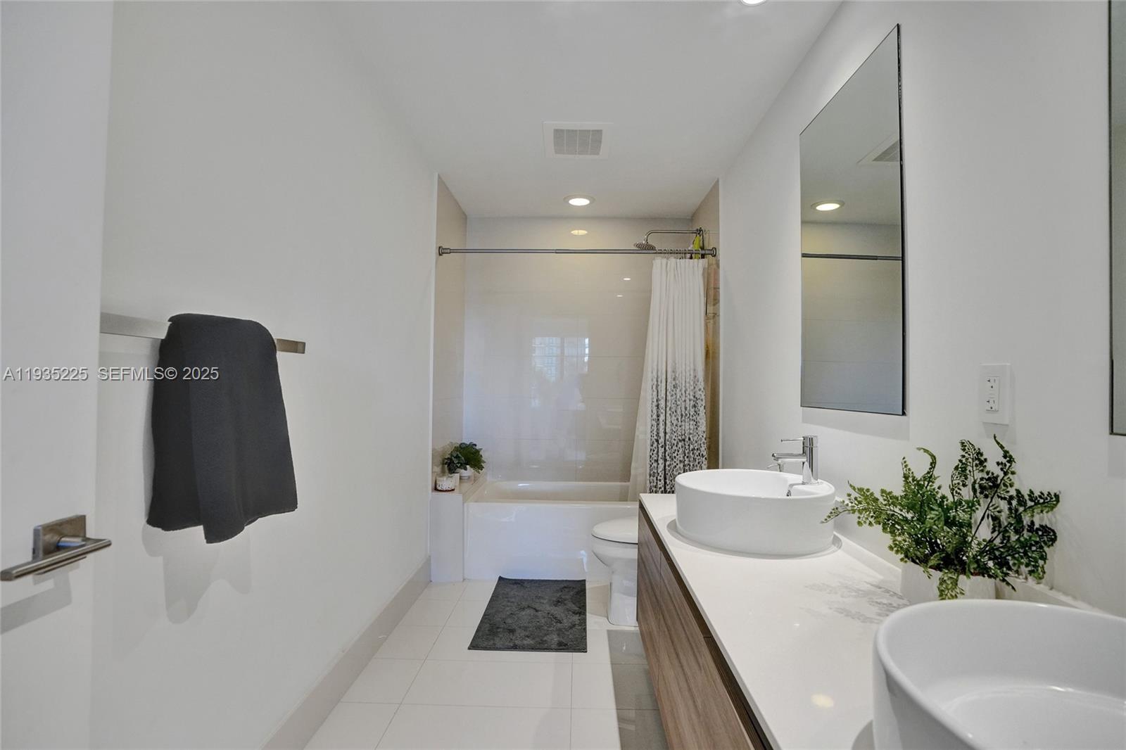 3401 MIDTOWN CONDO - Residential