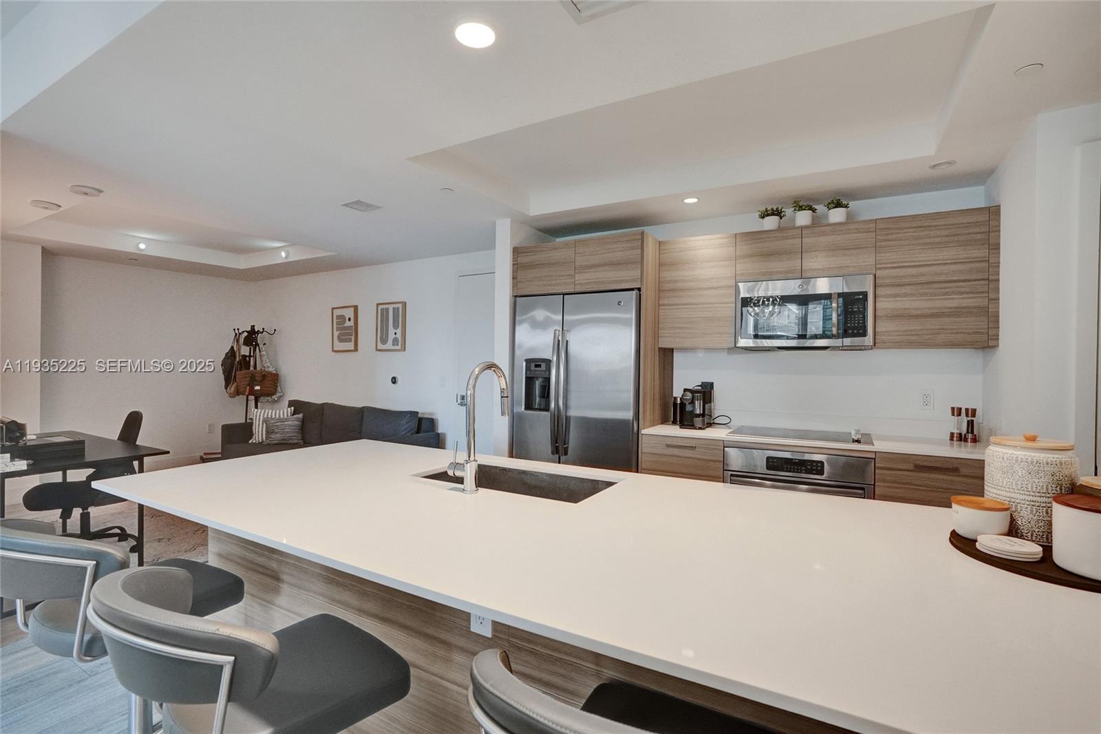 3401 MIDTOWN CONDO - Residential