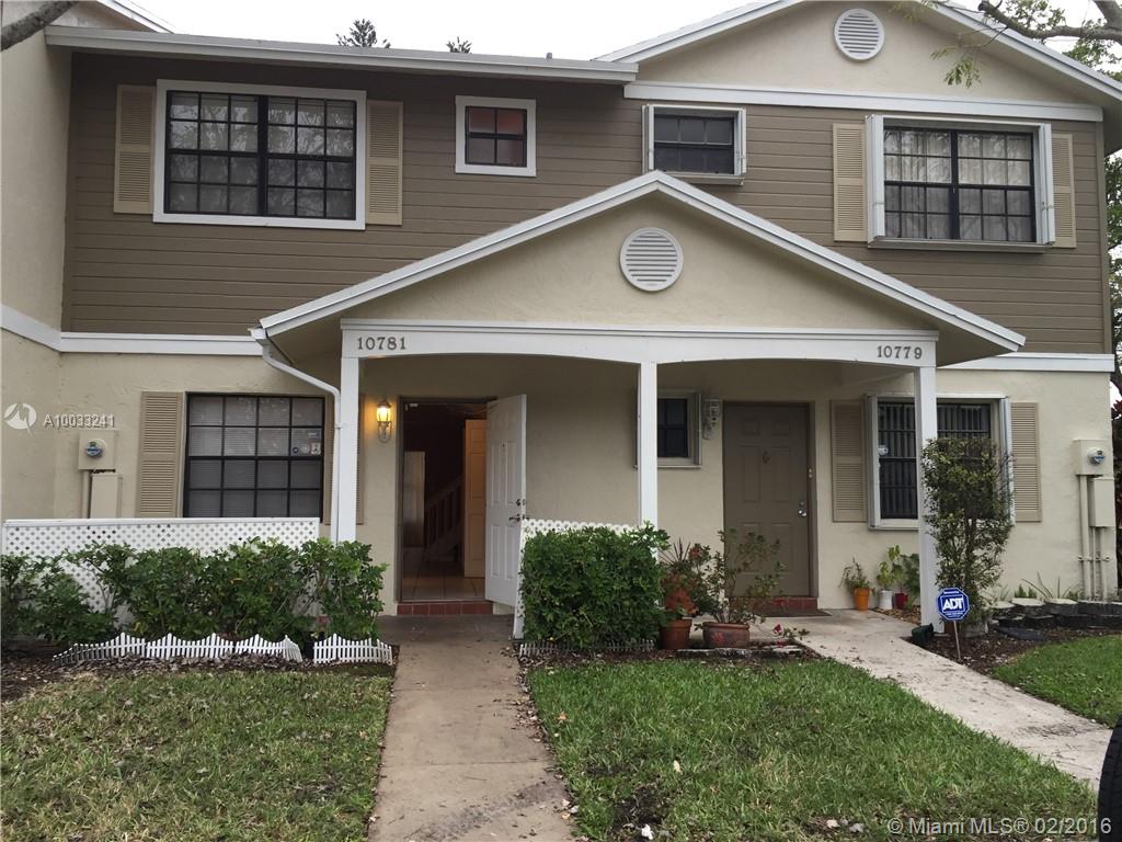 NICE TOWNHOME 2 BEDROOM 2.5 BATHS . RARE FIND WITH GOLF & CANAL VIEWS, NEAR CUL DE SAC, OPEN PAVERED PATIO. ALL TILED 1ST FLOOR, 2ND HAS LAMINATES IN BEDROOMS & CARPETS ON STAIRS &  HALLWAY. GOOD SIZE MASTER AND THE 2ND BEDROOM HAS BATH ENSUITE. FULL SIZE WASHER & DRYER. FRESH PAINTS. 2 RESERVED PARKING SPACES, NICE COMMUNITY POOL. SHORT WALK OR BIKE TO PUBLIX, RESTAURANTS, MALL, CBSMITH PARK. INCLUDES BASIC CABLE & HOA FEE. PET CONSIDERED WITH PET FEE. AGENTS SEE MLS ATTACHMENTS FOR FORMS & HOA APPLIC