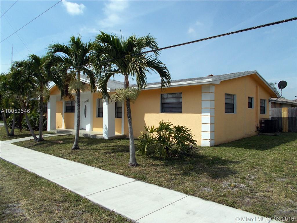 4+2 corner house with big lawn backyard, located on a quiet neighborhood, easy access to I95, Turnpike and 441. A few blocks from Hollywood and Miramar.