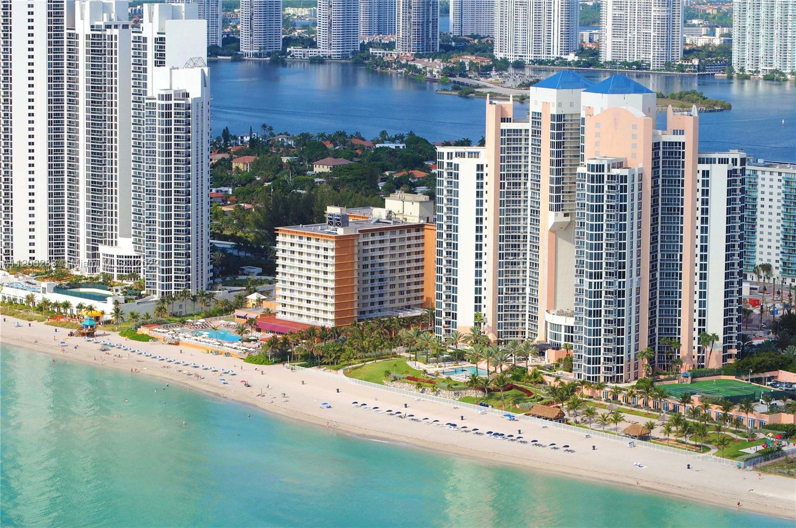 THE AVENTURA BEACH CLUB C - Residential